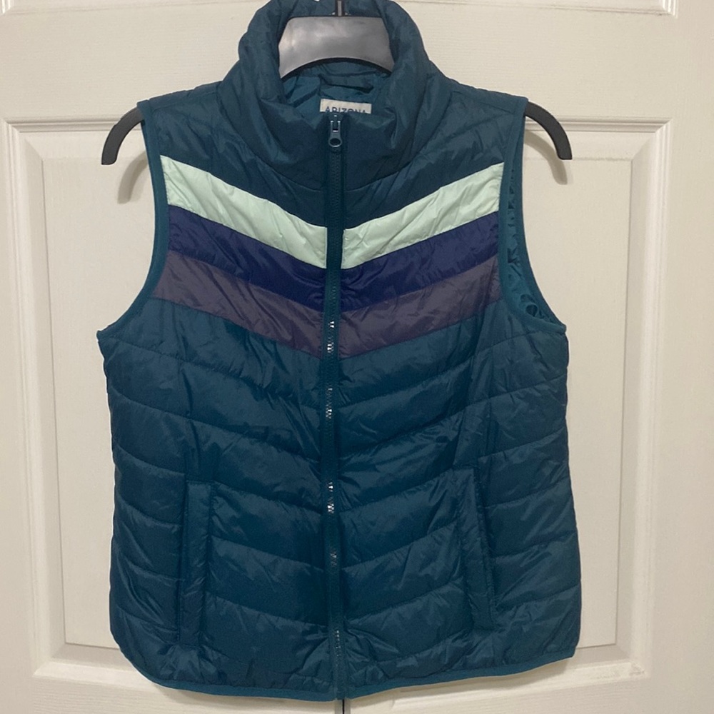 Sleevless Puffer Jacket